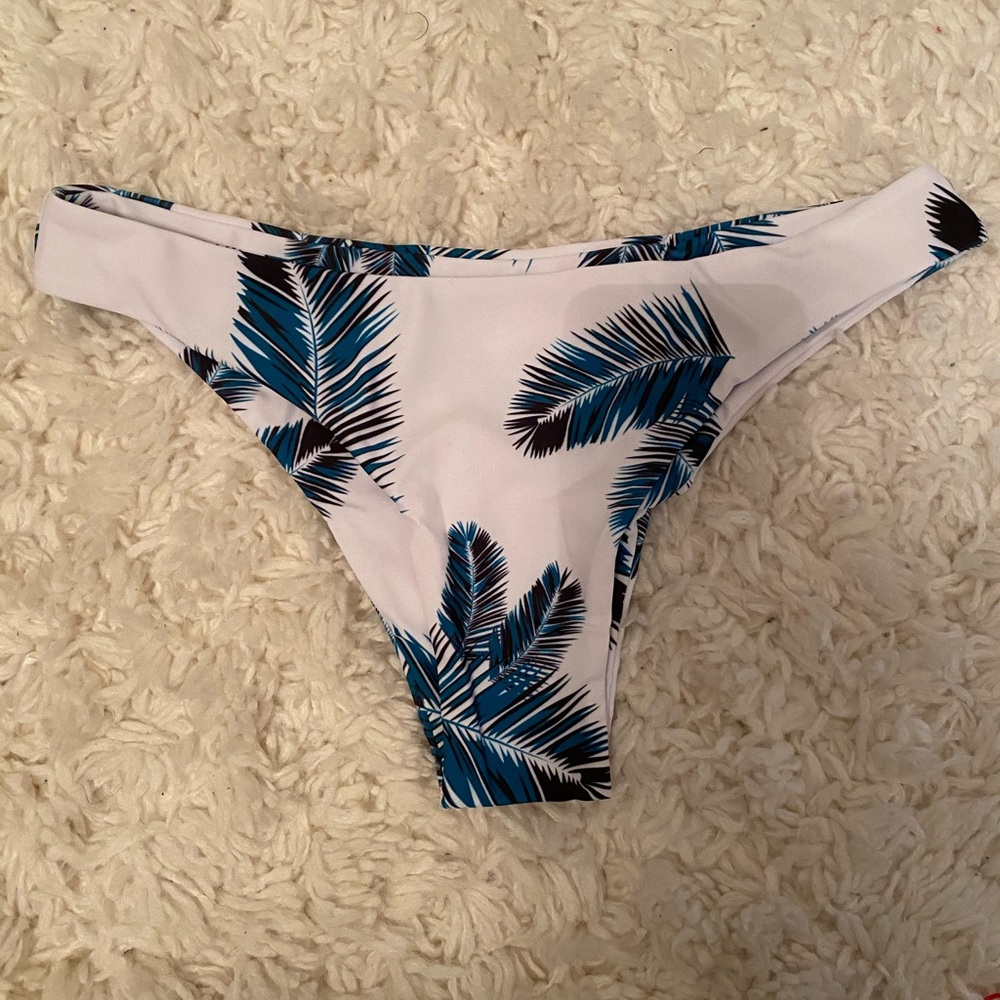 ROMWE bathing suit bottoms NWT